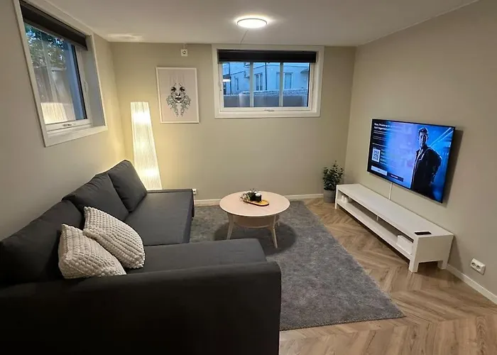 Modern Central Apartment Apt 106