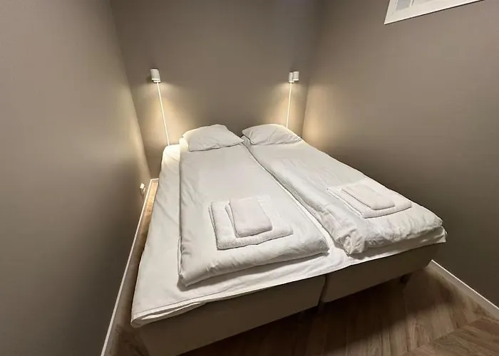 Modern Central Apartment Apt 106